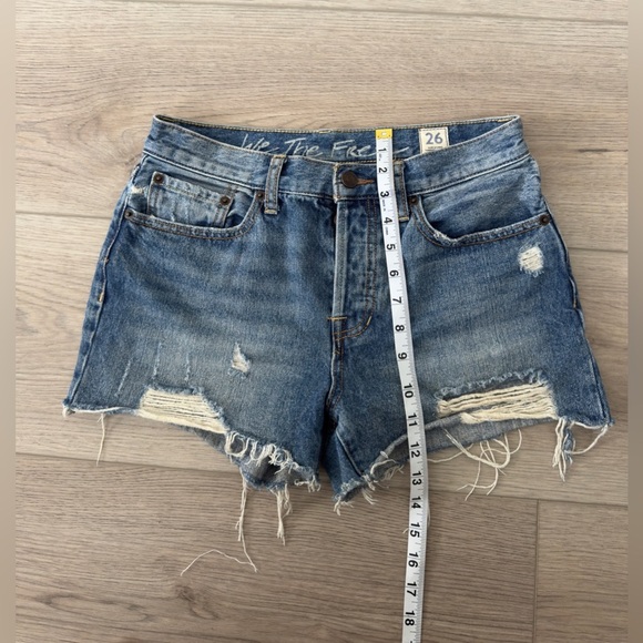WE THE FREE Distressed Blue Denim Shorts 🩳 - Picture 4 of 8